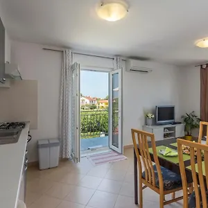 apartment-nensi-porec.in-istria.net/