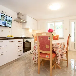 apartments-melita-krk-island.primorje-gorskikotar.com/